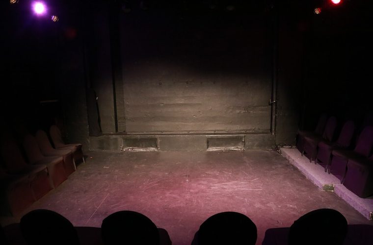 Poppentheater Ronzebons voert 'De sneeuwpop' op in Cultuurpodium Groene Engel in Oss